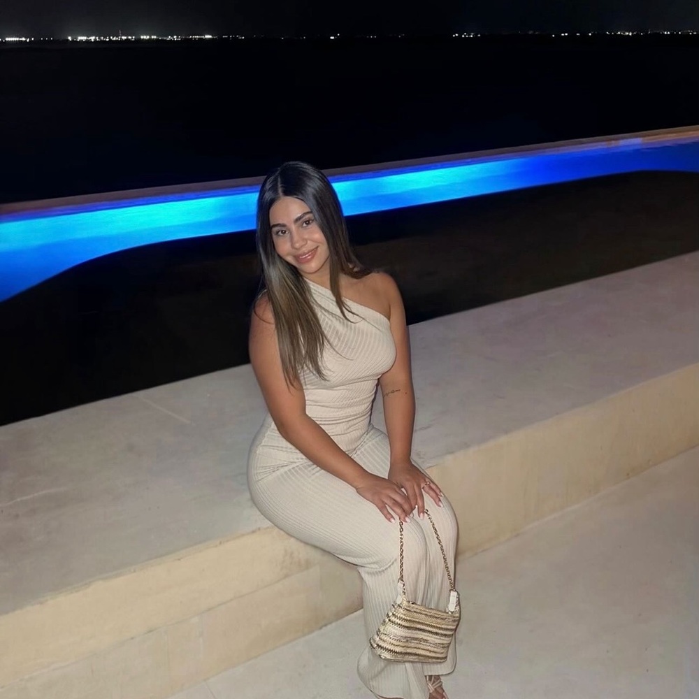 Meet your Posher, Elizabeth